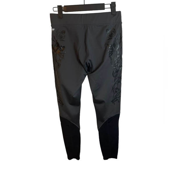 FABLETICS MID RISE ULTRA COOL FLORAL 7/8 LEGGINGS - Picture 5 of 5